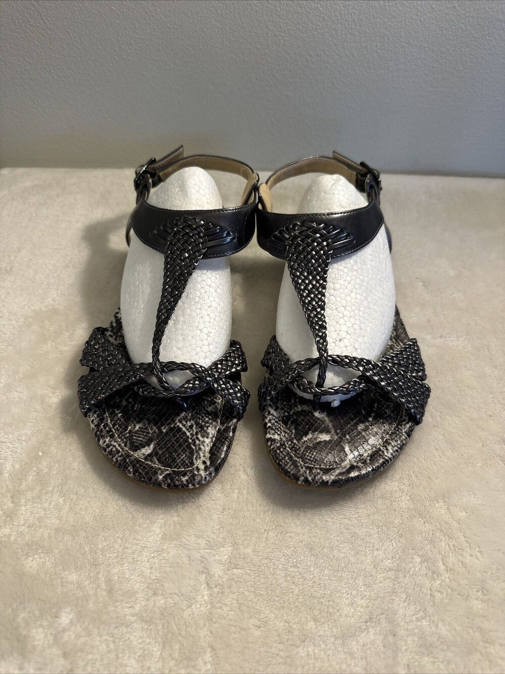 Enzo Angiolini Metallic Gray Leather Womens Strappy Sandal Size 8.5 Thong - Picture 2 of 10